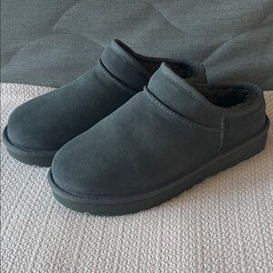 New! UGG Women’s Gray Slippers Size 9